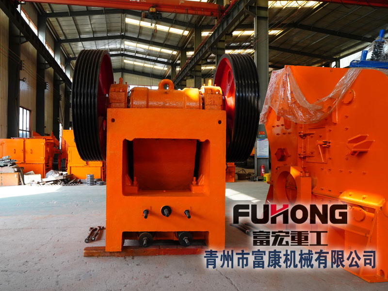 如何降低新型顎式破碎機(jī)在使用過程中的噪音問題？